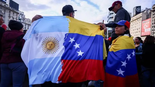 La Defensoría del Pueblo de la Nación recomendó que niños, niñas y adolescentes venezolanos tengan la misma categoría migratoria que sus progenitores
